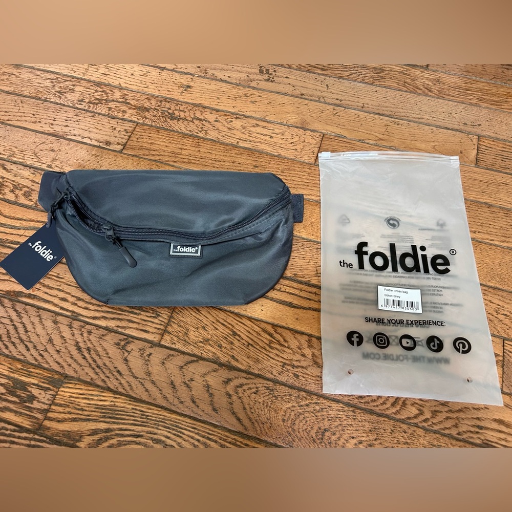 Foldie Dark Gray Belt Bag NWT